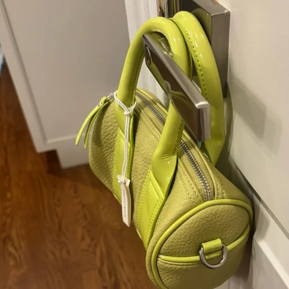 NWT
URBAN OUTFITTERS LIZZIE PISTACHIO GREEN MINI BARREL DUFFLE CROSSBODY BAG - Picture 6 of 12